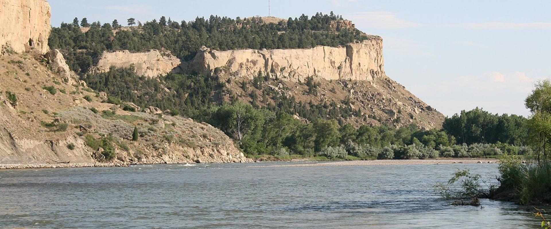 The Yellowstone River at Billings beneath the sandstone Rimrocks