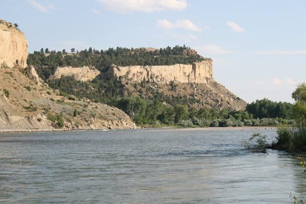 The Yellowstone River at Billings beneath the sandstone Rimrocks