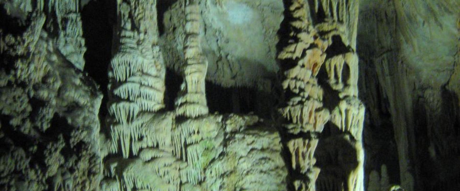 Lewis and clark caverns